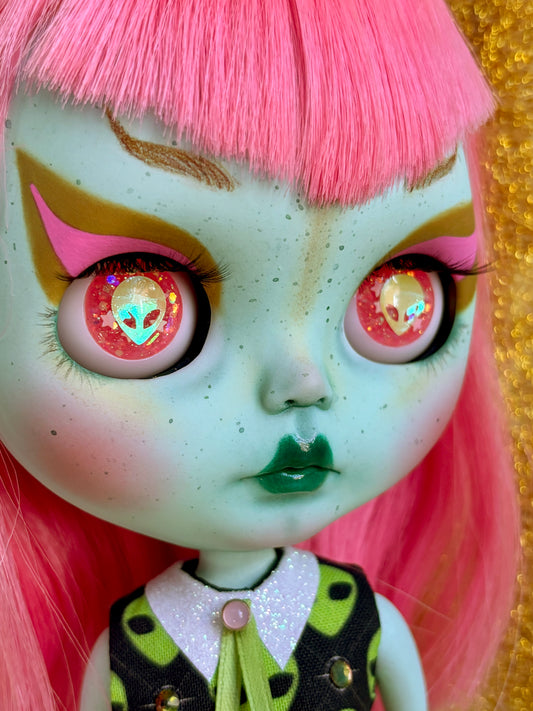 Aliens Attack! / Hot Pink Glitter Resin Blythe Eye Chips