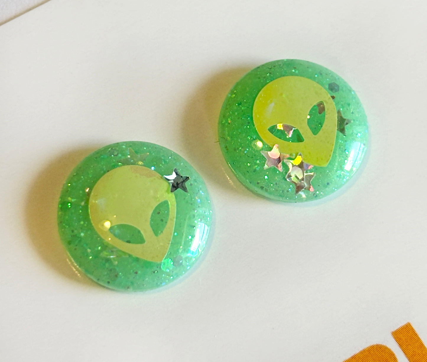 Aliens Attack! / Mint Green Glitter Resin Blythe Eye Chips