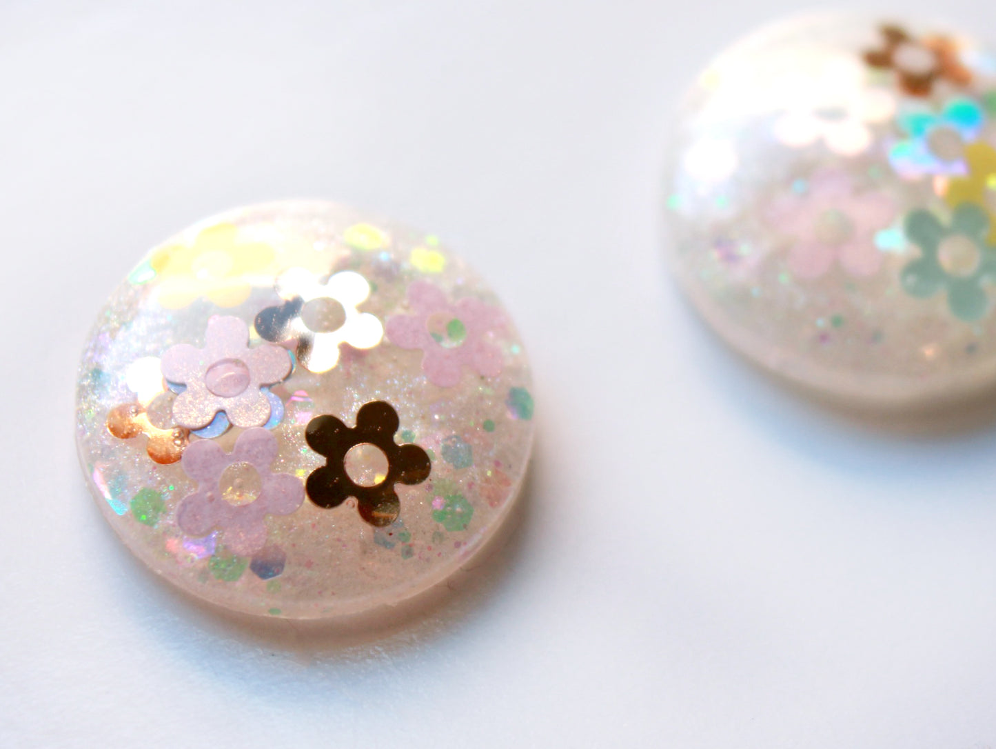 Daisies A Plenty Mint & Yellow / Glitter Resin Blythe Eye Chips