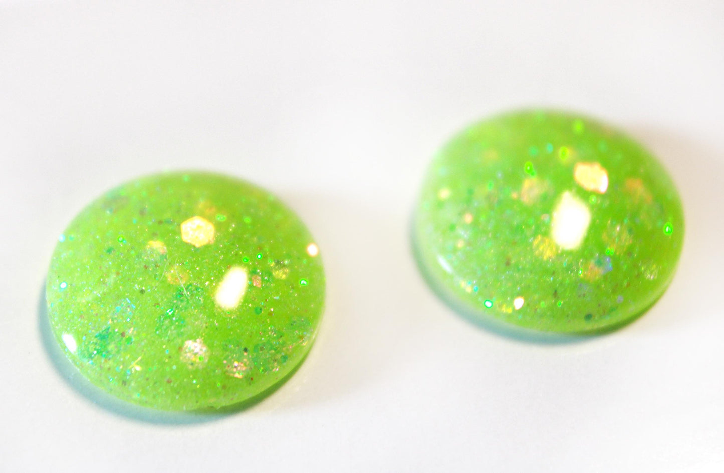 Neon Alien Ooze / Green Glitter Resin Blythe Eye Chips