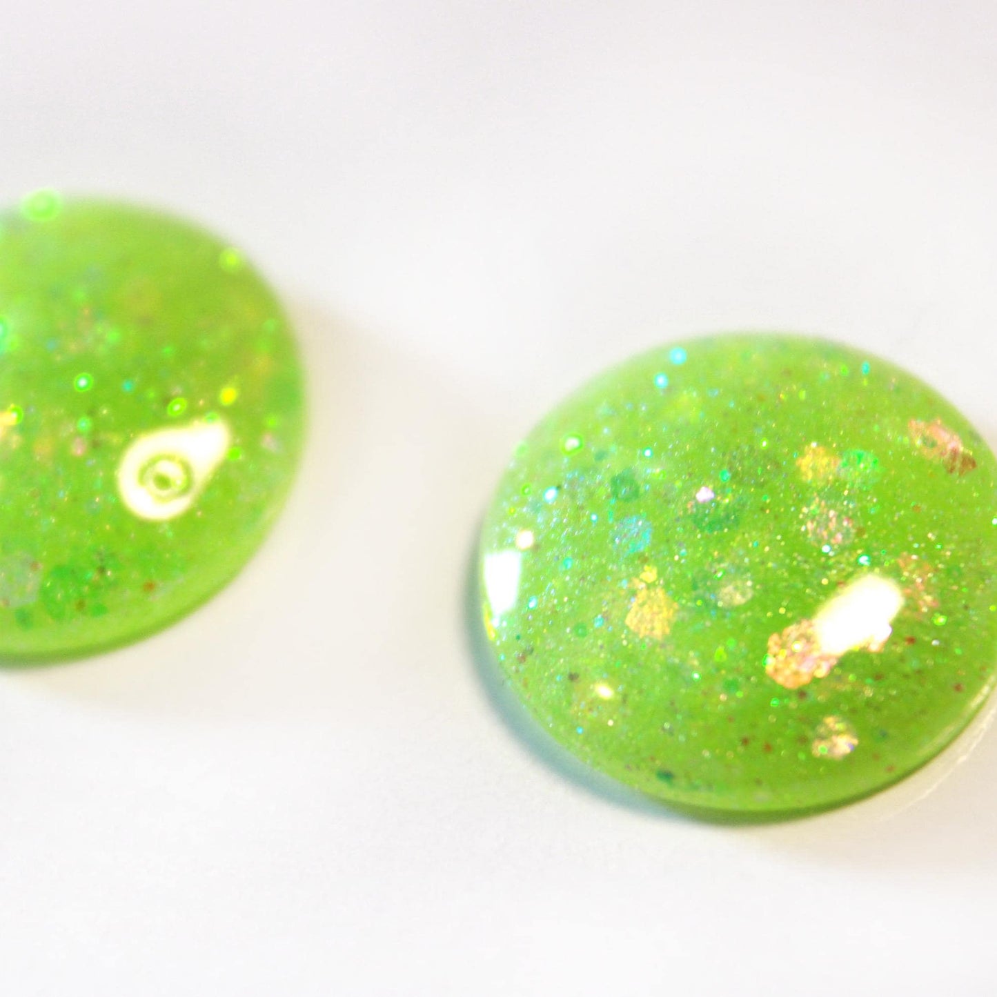 Neon Alien Ooze / Green Glitter Resin Blythe Eye Chips