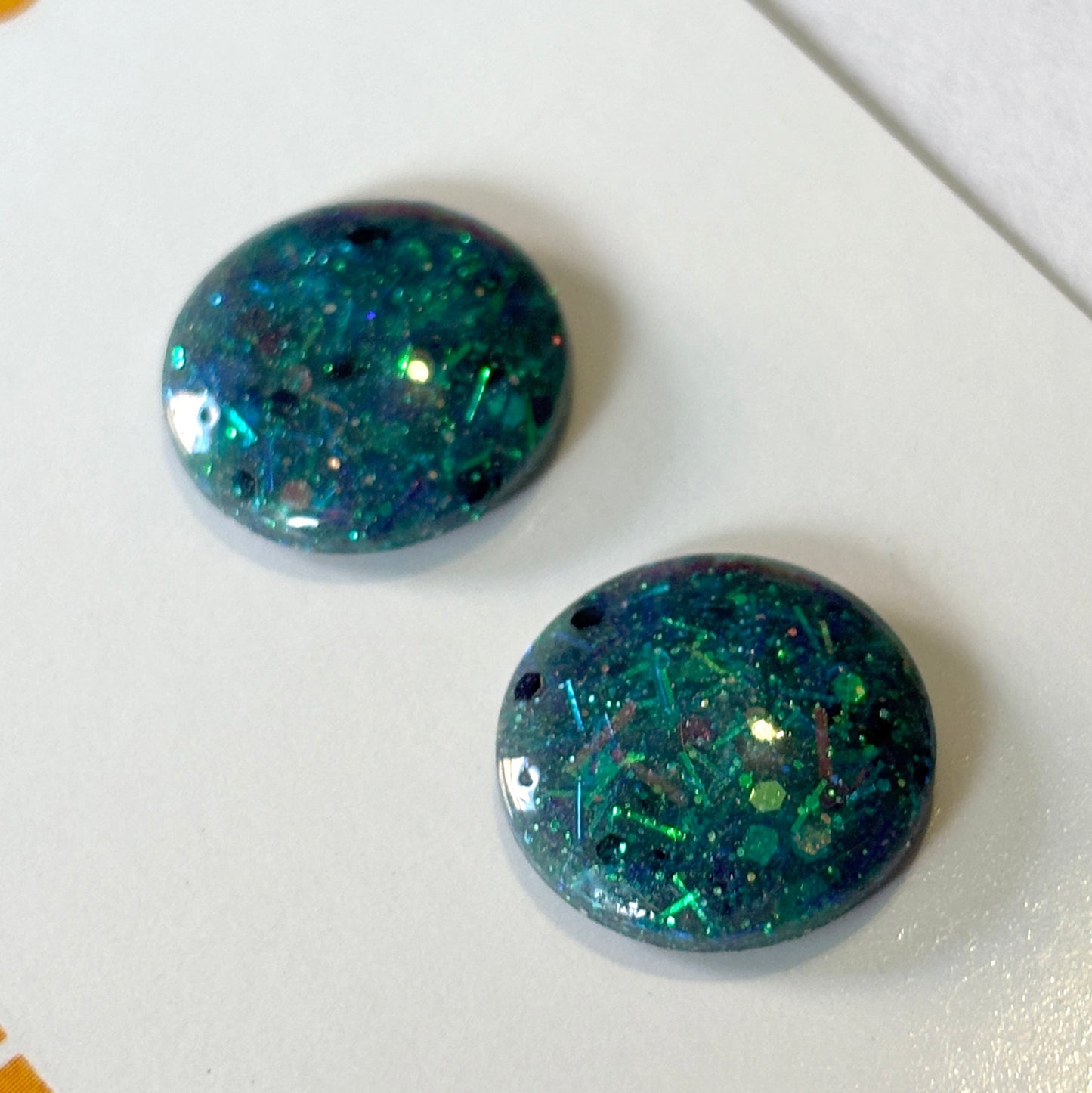 Pretty As A Peacock / Blue Green Glitter Resin Blythe Eye Chips