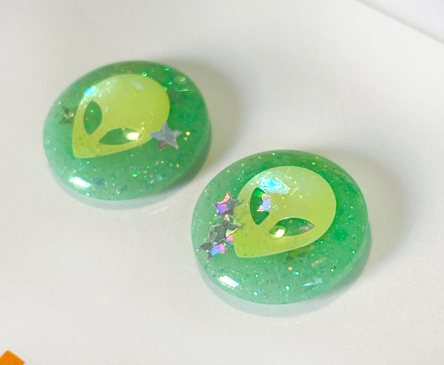 Aliens Attack! / Mint Green Glitter Resin Blythe Eye Chips