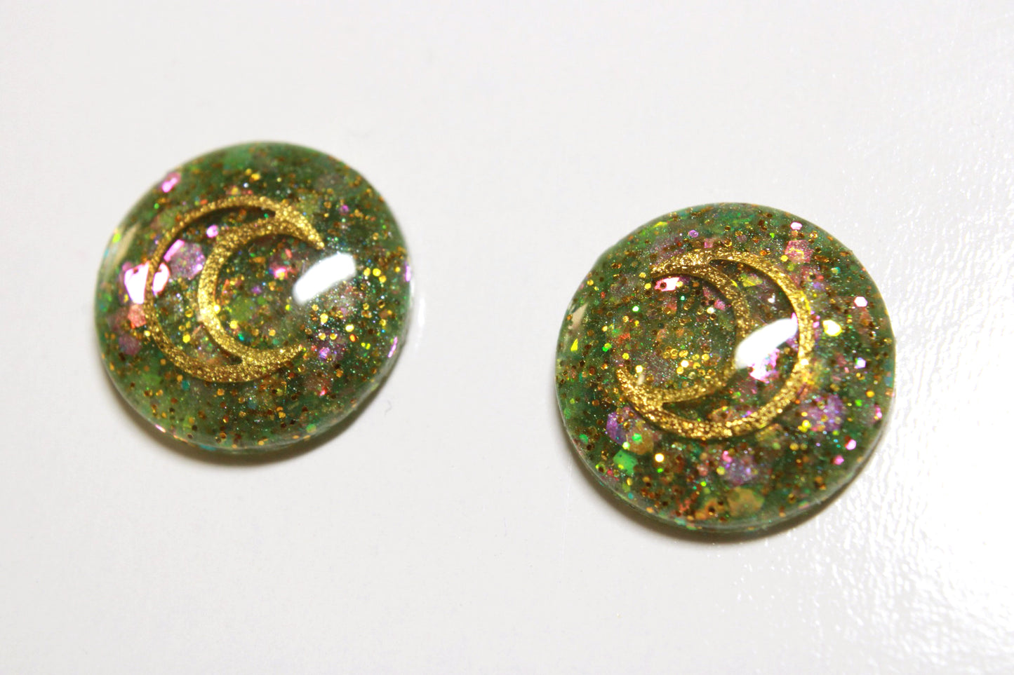 Under The Olive Moon / Green Glitter Resin Blythe Eye Chips